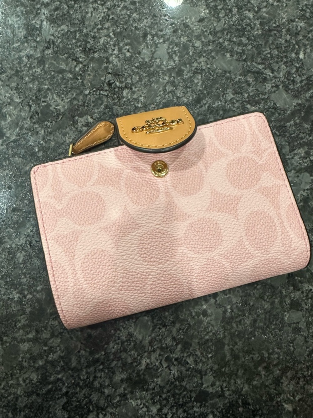 Coach Outlet Medium Corner Zip Wallet In Signature Canvas - Picture 2 of 5